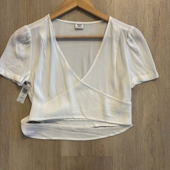 BNWT Aritzia Sunday Best Olson Top in
White - Picture 3 of 11